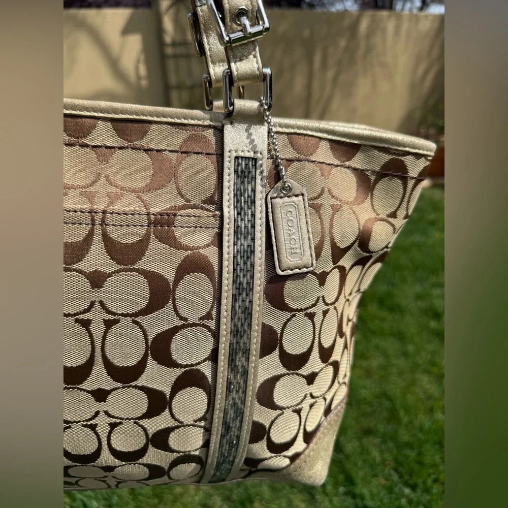 Coach Signature Large Jacquard Beige Tote Bag - Picture 4 of 13